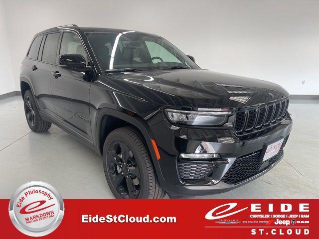 Photo of 2025 Diamond Black Crystal Pearlcoat Jeep Grand Cherokee