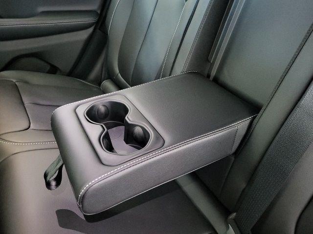 Photo of 2025 Diamond Black Crystal Pearlcoat Jeep Grand Cherokee