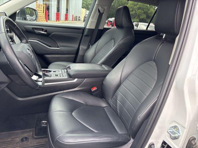 Photo of 2021 Blizzard Pearl Toyota Highlander