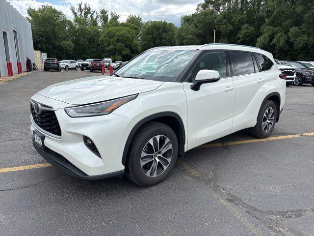 Photo of 2021 Blizzard Pearl Toyota Highlander