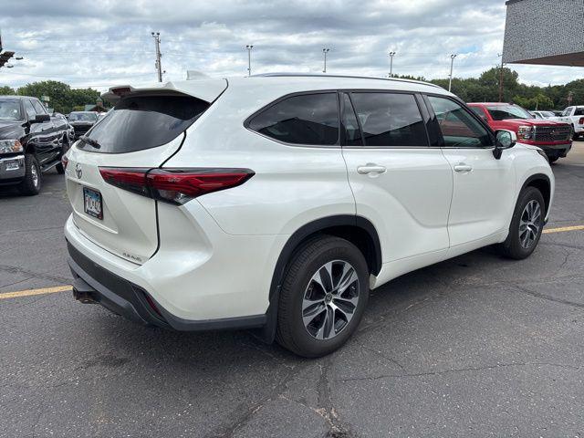 Photo of 2021 Blizzard Pearl Toyota Highlander