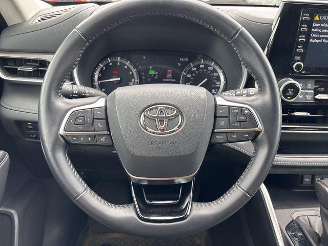 Photo of 2021 Blizzard Pearl Toyota Highlander