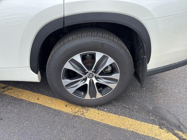 Photo of 2021 Blizzard Pearl Toyota Highlander