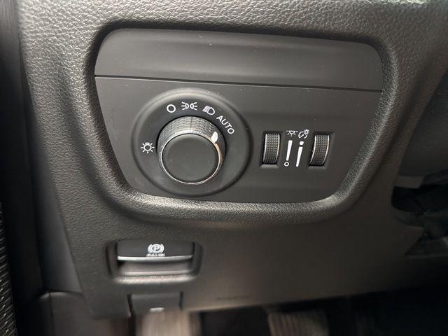 Photo of 2022 Bright White Clearcoat Jeep Grand Cherokee