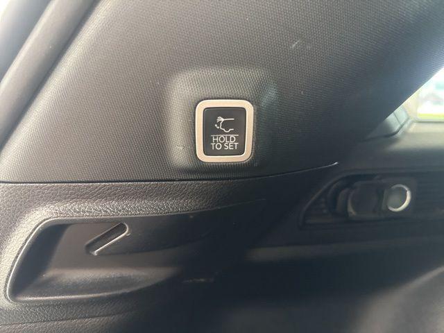 Photo of 2022 Bright White Clearcoat Jeep Grand Cherokee
