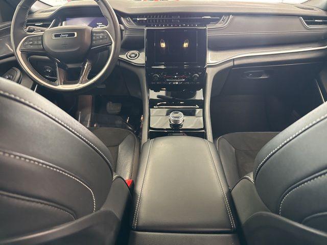 Photo of 2022 Bright White Clearcoat Jeep Grand Cherokee