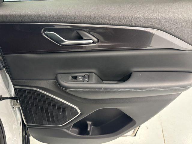 Photo of 2022 Bright White Clearcoat Jeep Grand Cherokee