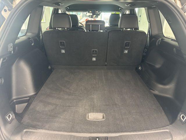 Photo of 2022 Bright White Clearcoat Jeep Grand Cherokee
