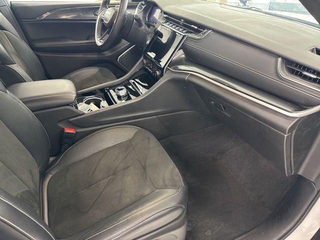 Photo of 2022 Bright White Clearcoat Jeep Grand Cherokee
