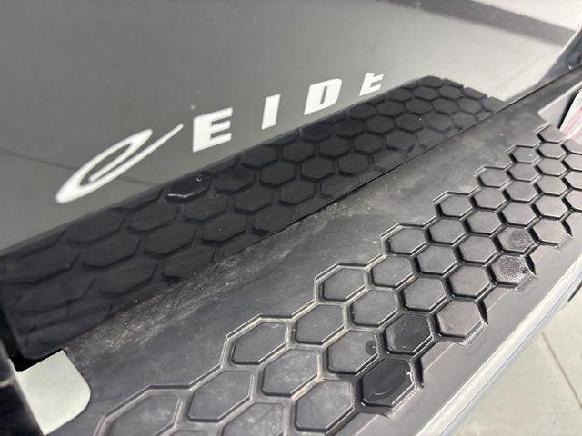 Photo of 2018 Brilliant Black Crystal Pearlcoat RAM 2500