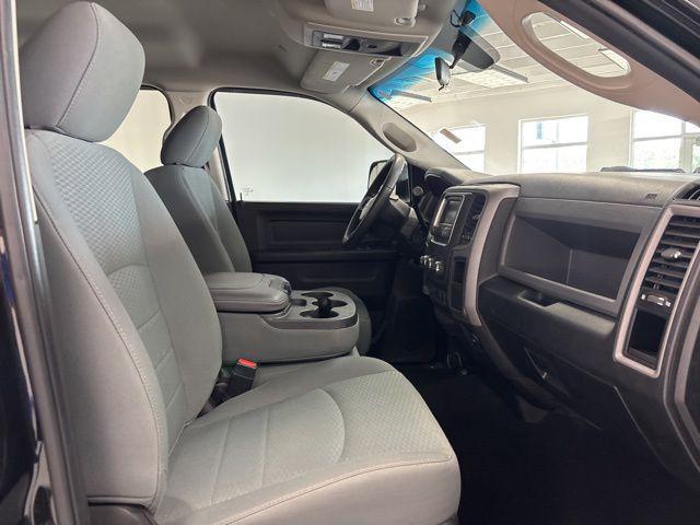 Photo of 2018 Brilliant Black Crystal Pearlcoat RAM 2500