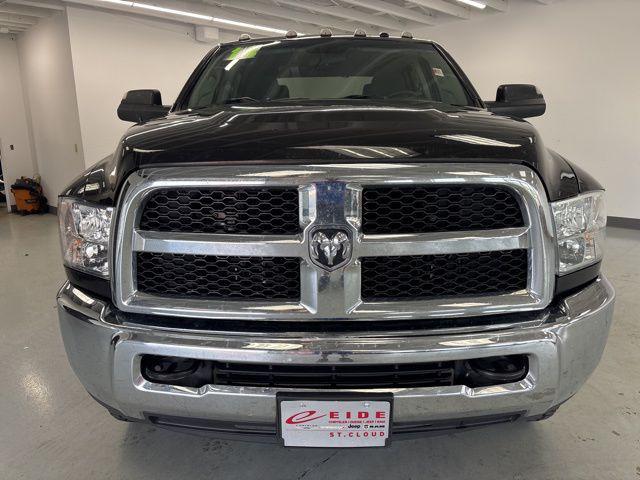 Photo of 2018 Brilliant Black Crystal Pearlcoat RAM 2500