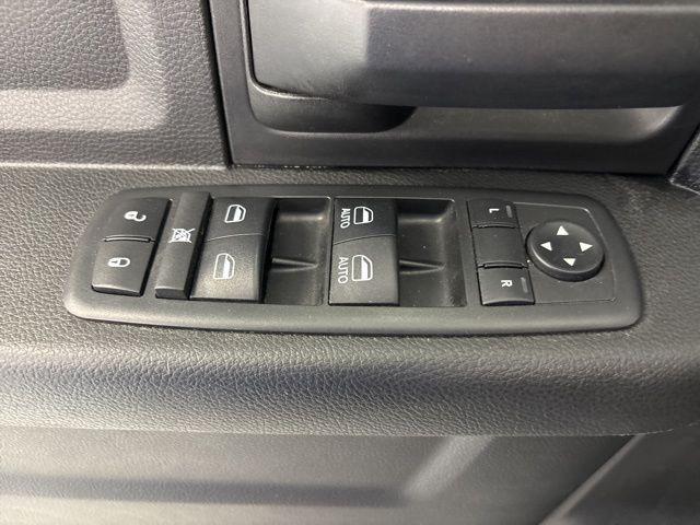 Photo of 2018 Brilliant Black Crystal Pearlcoat RAM 2500