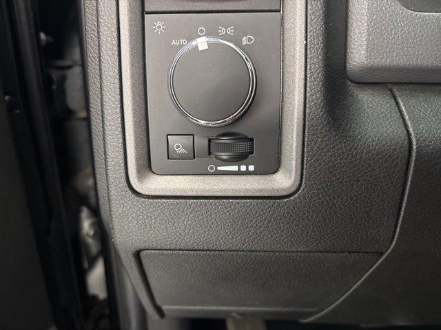 Photo of 2018 Brilliant Black Crystal Pearlcoat RAM 2500