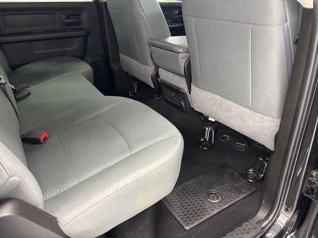 Photo of 2018 Brilliant Black Crystal Pearlcoat RAM 2500