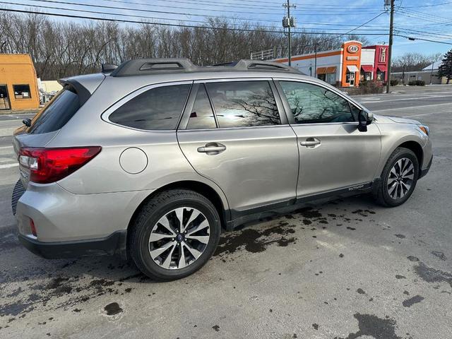 Photo of 2016 Gray Subaru Outback