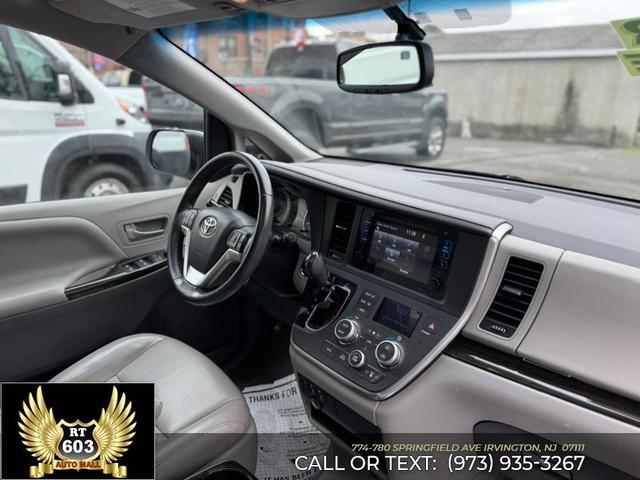 Photo of 2015 Blizzard Pearl Toyota Sienna