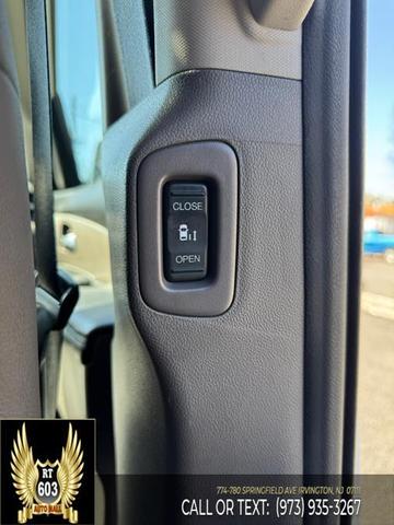 Photo of 2016 White Diamond Pearl Honda Odyssey