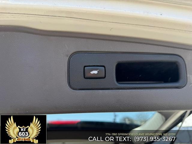Photo of 2016 White Diamond Pearl Honda Odyssey