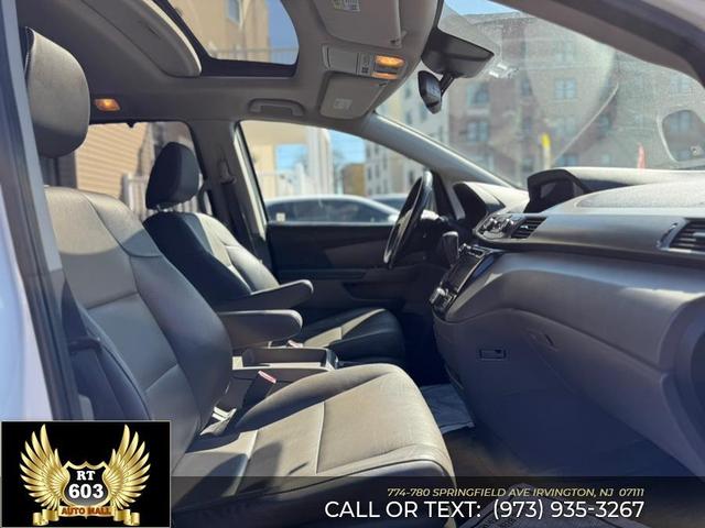 Photo of 2016 White Diamond Pearl Honda Odyssey