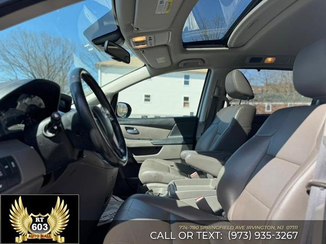 Photo of 2016 White Diamond Pearl Honda Odyssey