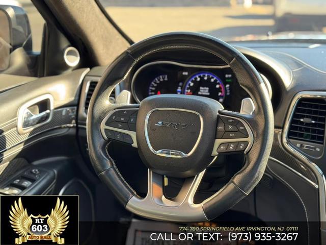 Photo of 2017 Diamond Black Crystal Pearlcoat Jeep Grand Cherokee