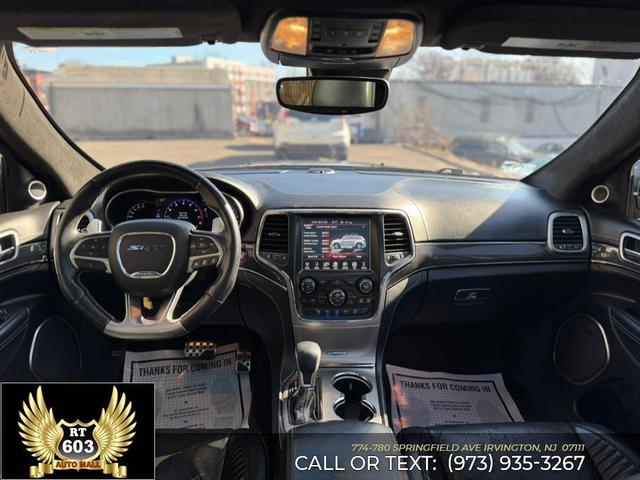 Photo of 2017 Diamond Black Crystal Pearlcoat Jeep Grand Cherokee