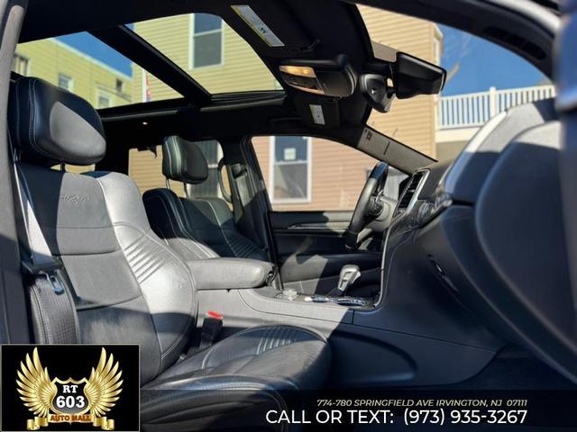 Photo of 2017 Diamond Black Crystal Pearlcoat Jeep Grand Cherokee