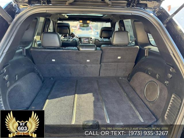 Photo of 2017 Diamond Black Crystal Pearlcoat Jeep Grand Cherokee