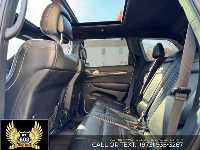 Photo of 2017 Diamond Black Crystal Pearlcoat Jeep Grand Cherokee
