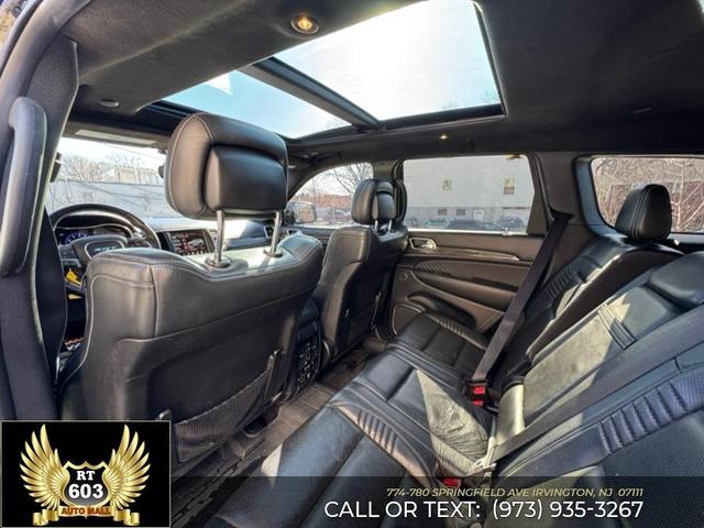 Photo of 2017 Diamond Black Crystal Pearlcoat Jeep Grand Cherokee