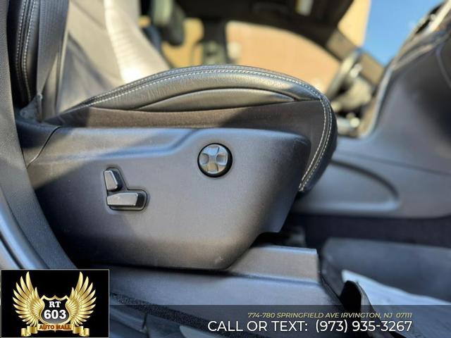 Photo of 2017 Diamond Black Crystal Pearlcoat Jeep Grand Cherokee