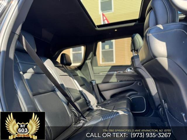 Photo of 2017 Diamond Black Crystal Pearlcoat Jeep Grand Cherokee