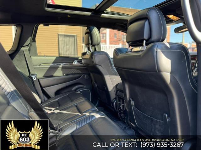 Photo of 2017 Diamond Black Crystal Pearlcoat Jeep Grand Cherokee