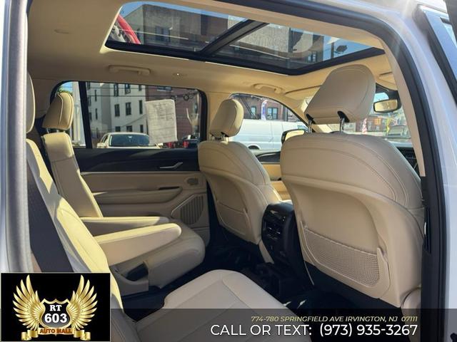 Photo of 2022 Bright White Clearcoat Jeep Grand Cherokee L