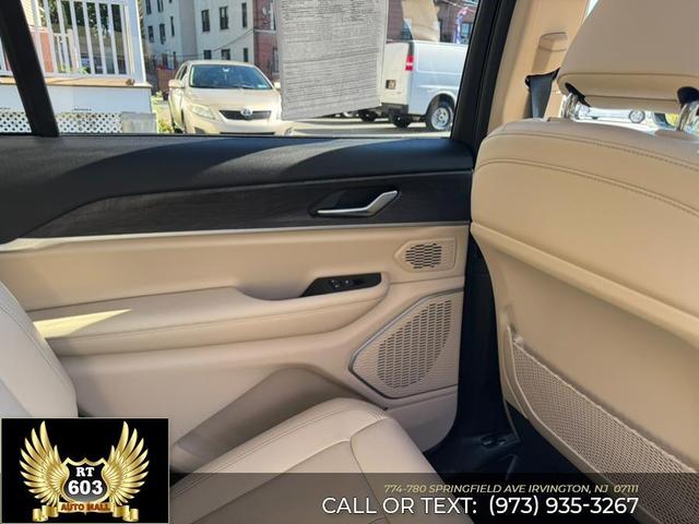 Photo of 2022 Bright White Clearcoat Jeep Grand Cherokee L