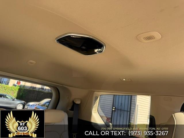 Photo of 2022 Bright White Clearcoat Jeep Grand Cherokee L