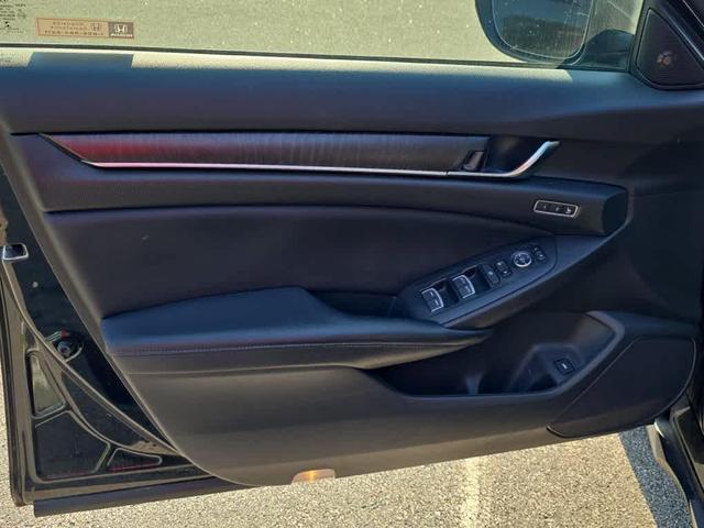 Photo of 2018 Crystal Black Pearl Honda Accord