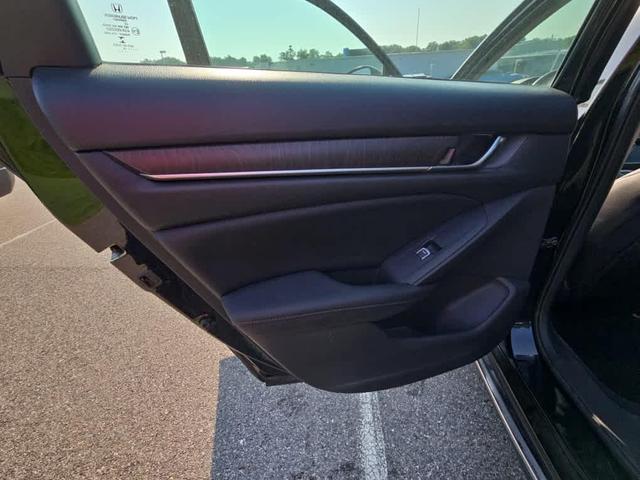 Photo of 2018 Crystal Black Pearl Honda Accord