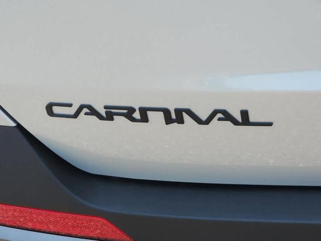 Photo of 2026 Ivory Silver Kia Carnival Hybrid