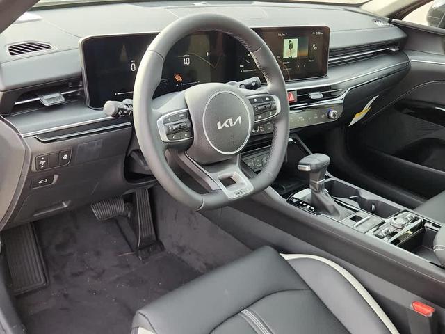 Photo of 2025 Aurora Black Pearl Kia K5