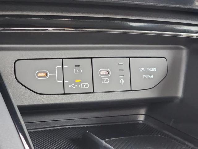 Photo of 2025 Aurora Black Pearl Kia K5