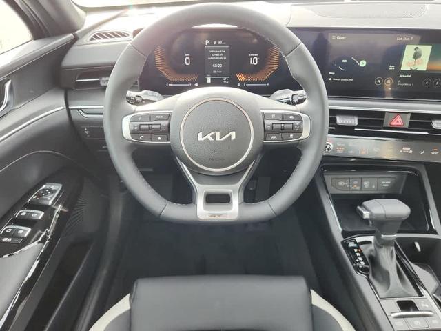 Photo of 2025 Aurora Black Pearl Kia K5