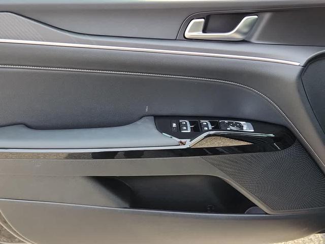 Photo of 2025 Aurora Black Pearl Kia K5