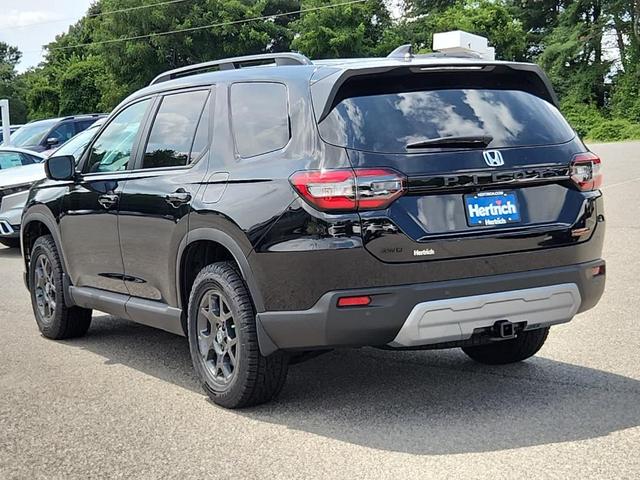 Photo of 2025 Crystal Black Pearl Honda Pilot
