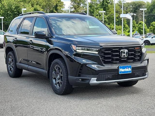 Photo of 2025 Crystal Black Pearl Honda Pilot