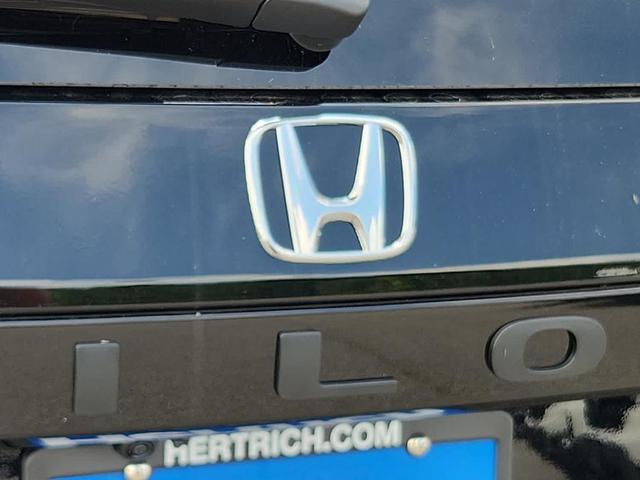 Photo of 2025 Crystal Black Pearl Honda Pilot
