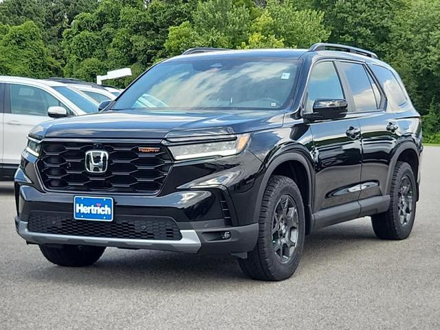 Photo of 2025 Crystal Black Pearl Honda Pilot