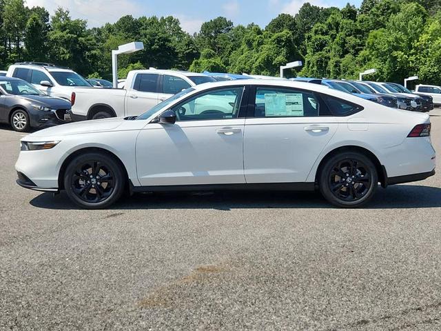 Photo of 2025 Platinum White Pearl Honda Accord