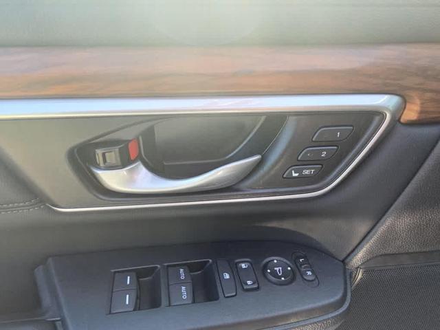 Photo of 2022 Platinum White Pearl Honda CR-V Hybrid